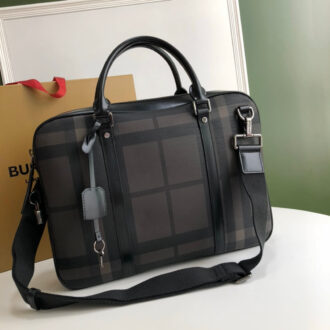 Túi xách nam Buberry màu nâu khóa chìa Like Auth