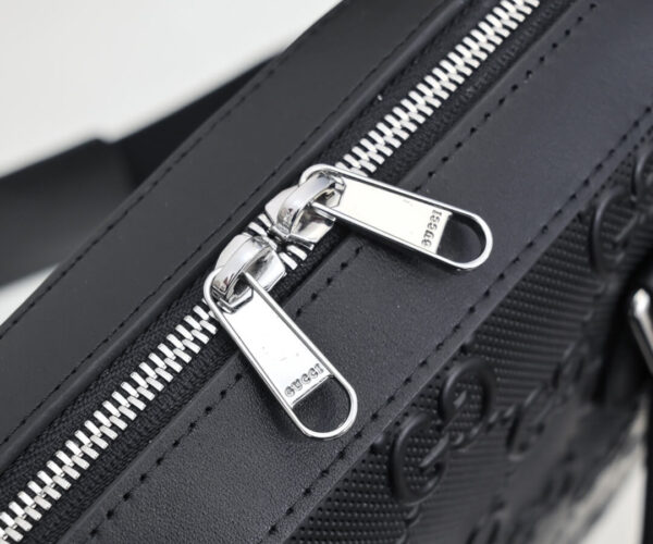 Túi xách nam Gucci Like auth họa tiết dập nổi chữ G màu đen