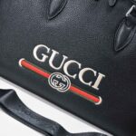 Túi xách nam Gucci siêu cấp logo ngang chữ thêu trắng