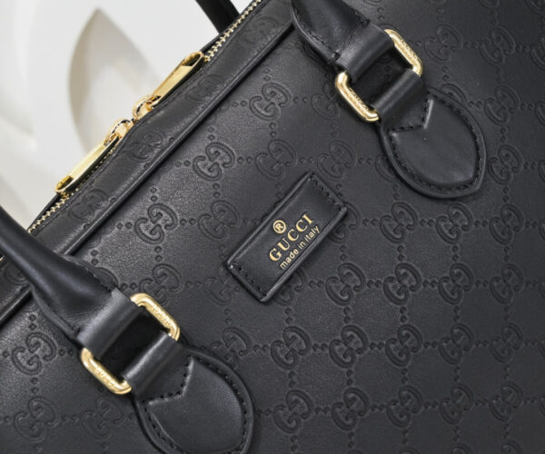 Túi xách nam Gucci siêu cấp màu đen logo in chữ vàng