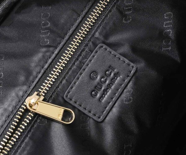 Túi xách nam Gucci siêu cấp màu đen logo in chữ vàng