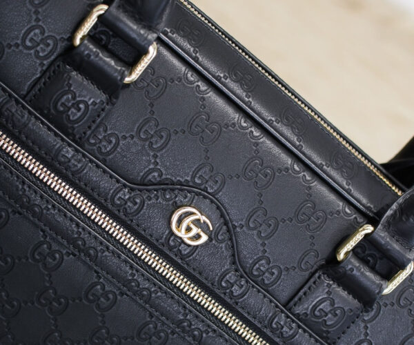 Túi xách nam Gucci siêu cấp ngăn khóa phụ họa tiết logo vàng