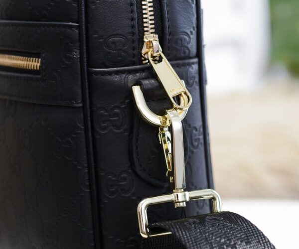Túi xách nam Gucci siêu cấp ngăn khóa phụ họa tiết logo vàng