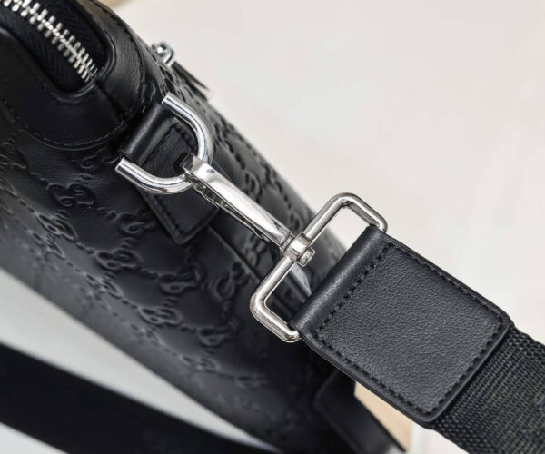 Túi xách nam Gucci siêu cấp viền đen họa tiết logo dập chìm