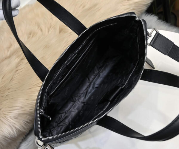 Túi xách nam Gucci siêu cấp viền đen họa tiết logo dập chìm