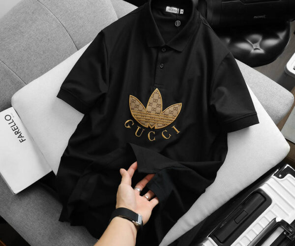 Áo Polo Gucci x Adidas màu đen họa tiết hoa vàng Like Auth