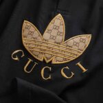 Áo Polo Gucci x Adidas màu đen họa tiết hoa vàng Like Auth