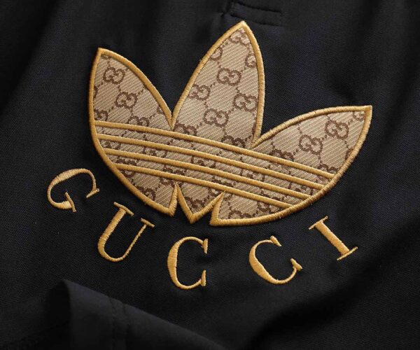 Áo Polo Gucci x Adidas màu đen họa tiết hoa vàng Like Auth