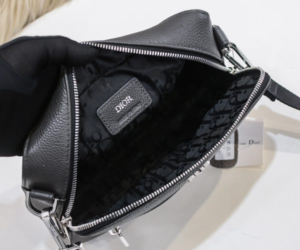 Túi đeo chéo Dior siêu cấp da nhăn màu đen hoạ tiết logo in chữ