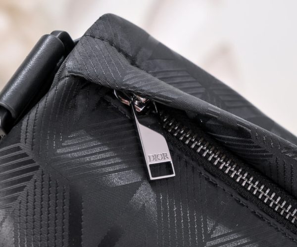 Túi đeo chéo Dior siêu cấp khoá gài hoạ tiết CD màu đen