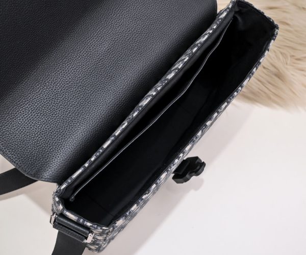 Túi đeo chéo Dior siêu cấp màu Bee hoạ tiết nắp phối da