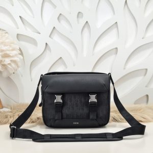 Túi đeo Dior siêu cấp khoá gài nắp phối da nhăn màu đen
