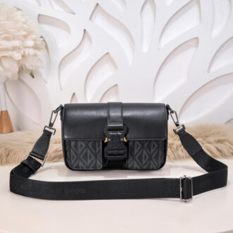 Túi đeo chéo Dior siêu cấp Hit The Road Bag with Strap màu đen