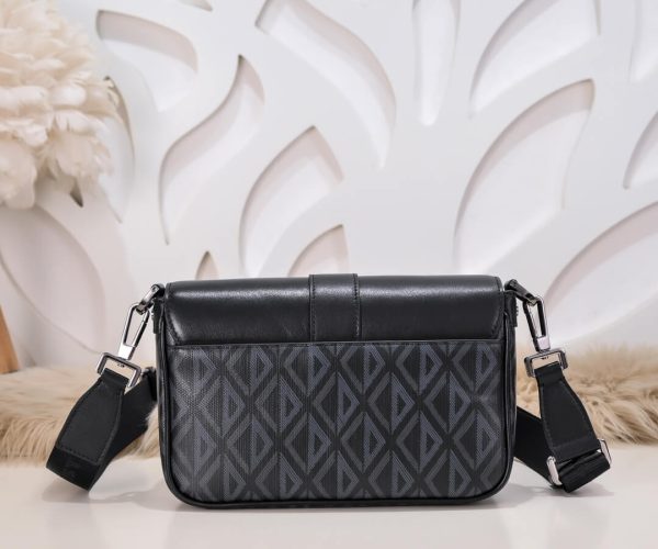 Túi đeo chéo Dior siêu cấp Hit The Road Bag with Strap màu đen
