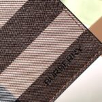 Ví Burberry logo chữ nổi hoạ tiết kẻ nâu trắng Like Auth