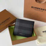 Ví Burberry màu xám hoạ tiết logo chữ nổi Like Auth