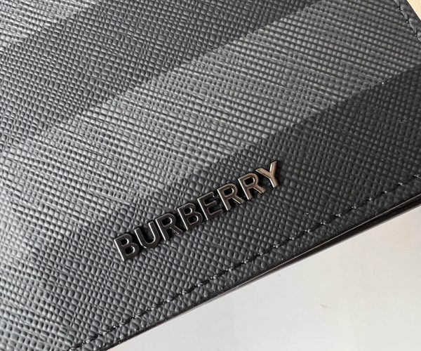 Ví Burberry màu xám hoạ tiết logo chữ nổi Like Auth