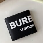 Ví Burberry logo Print chữ trắng Like Auth