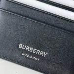 Ví Burberry màu đen hoạ tiết dập nổi Like Auth