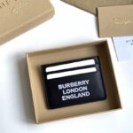 Ví đựng thẻ Burberry logo chữ trắng Like Auth