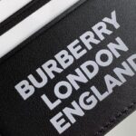 Ví đựng thẻ Burberry logo chữ trắng Like Auth