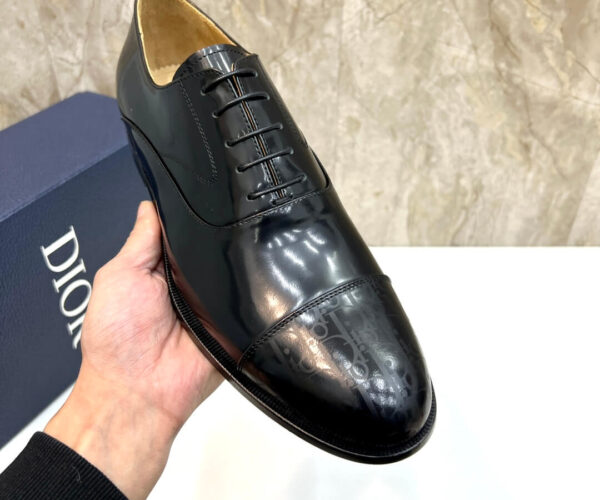 Giày tây Dior họa tiết in Logo Dior màu đen Like Auth