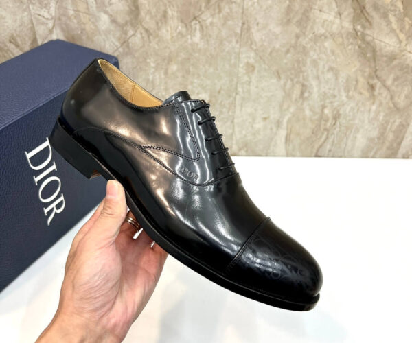 Giày tây Dior họa tiết in Logo Dior màu đen Like AuthGiày tây Dior họa tiết in Logo Dior màu đen Like Auth