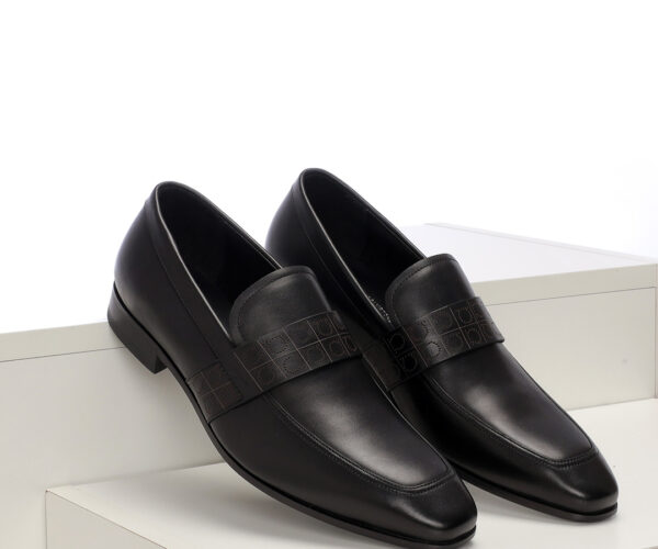 Giày Salvatore Ferragamo đế cao họa tiết logo dập màu đen Like Auth